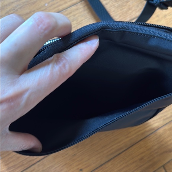lululemon athletica Black City Adventurer Crossbody Bag - Picture 4 of 7